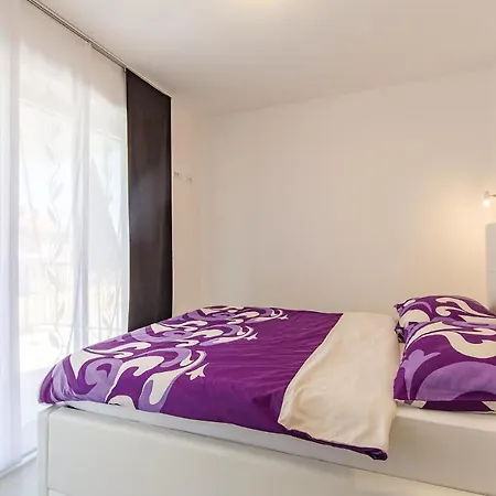 Appartement Awesome In With Kitchen Medulin